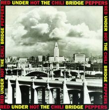 En el Top 20 de las canciones de éxito mundial de los años 90 s de No2 en la lista está Under The Bridge – Red Hot Chili Peppers